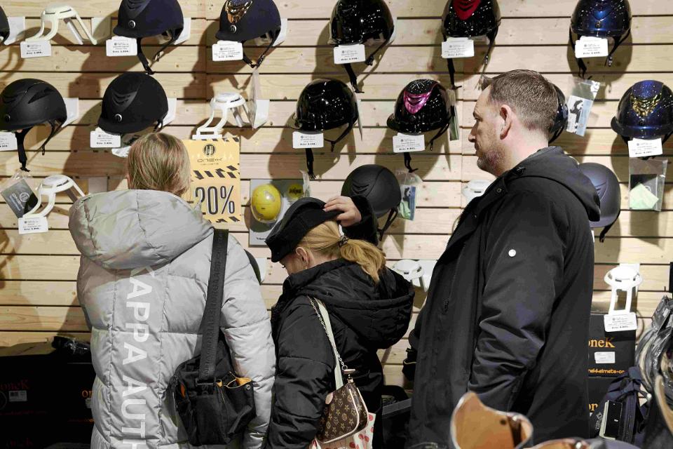 Få tilbud på en stand på Hest & Rytter - tal med vores søde og imødekommende sælgerteam